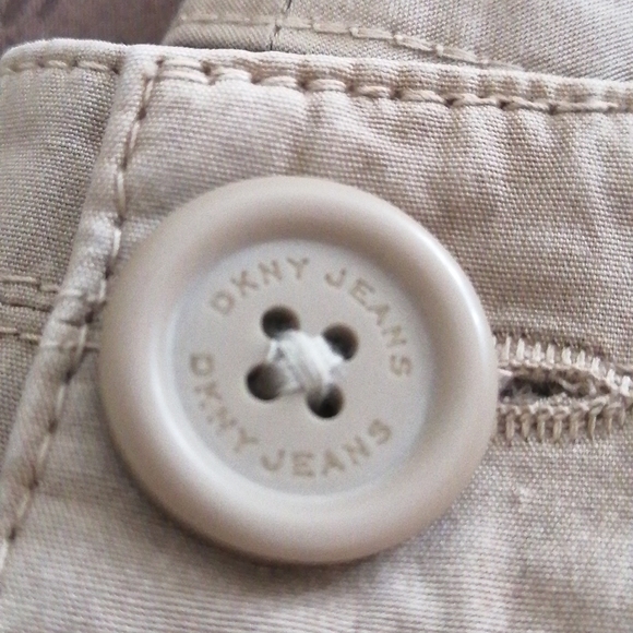 NWOT,DKNY, ladies Capri, Size..4 - Picture 2 of 7